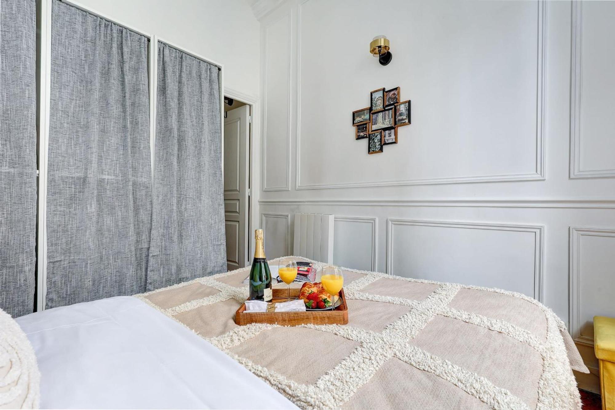 Eiffel Tower & Invalides - 1Br - Cityapartmentstay Parigi Esterno foto