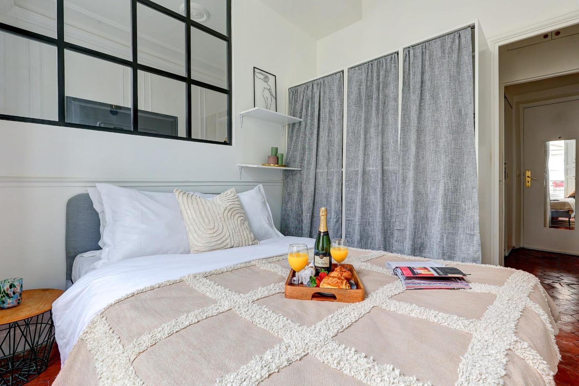 Eiffel Tower & Invalides - 1Br - Cityapartmentstay Parigi Esterno foto